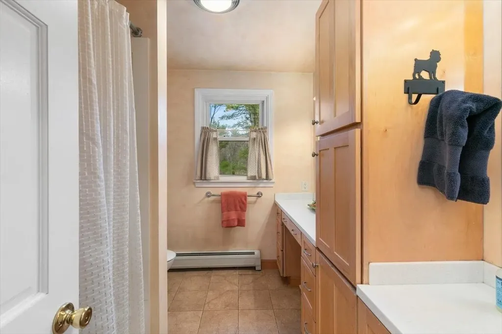 76 Hilldale Avenue South Hampton NH 03827