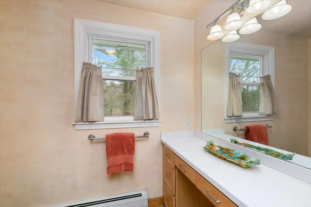 76 Hilldale Avenue South Hampton NH 03827