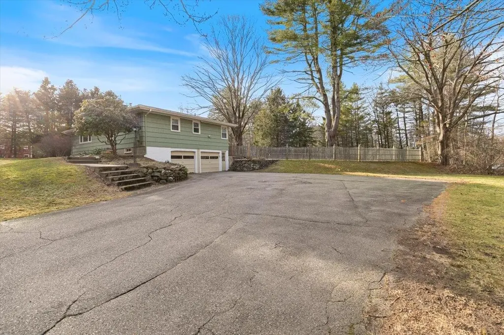 76 Hilldale Avenue South Hampton NH 03827