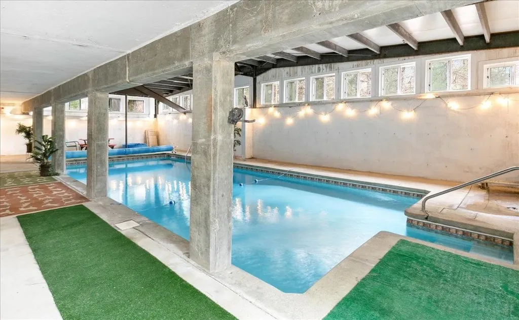 76 Hilldale Avenue South Hampton NH 03827