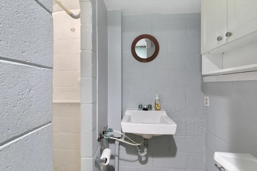 76 Hilldale Avenue South Hampton NH 03827