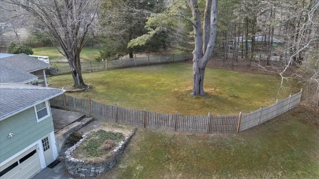 76 Hilldale Avenue South Hampton NH 03827