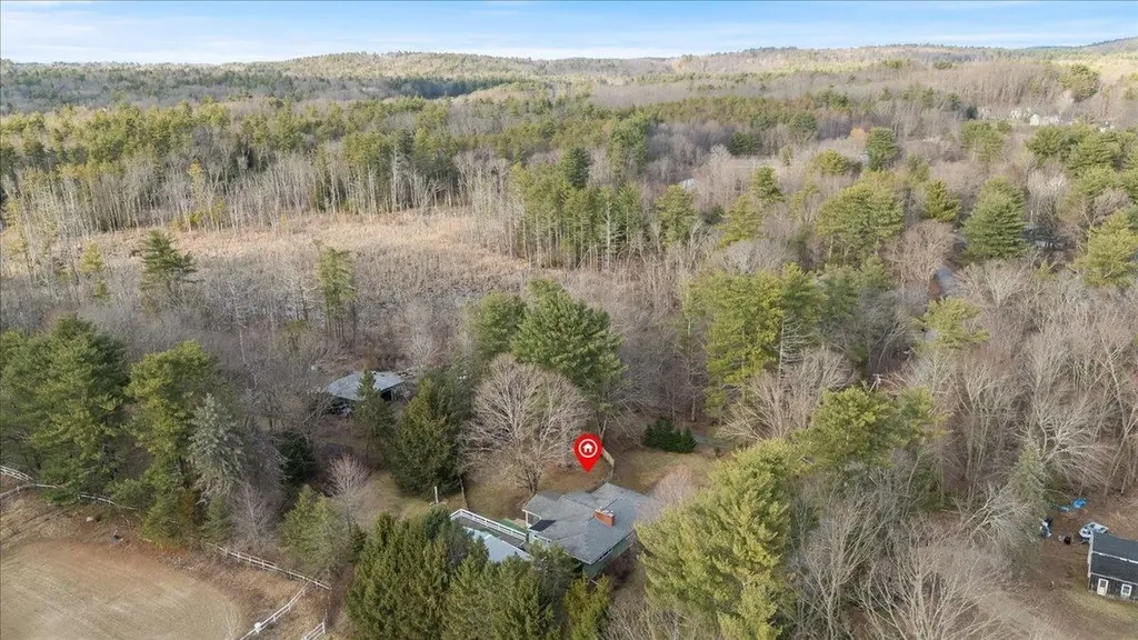 76 Hilldale Avenue South Hampton NH 03827