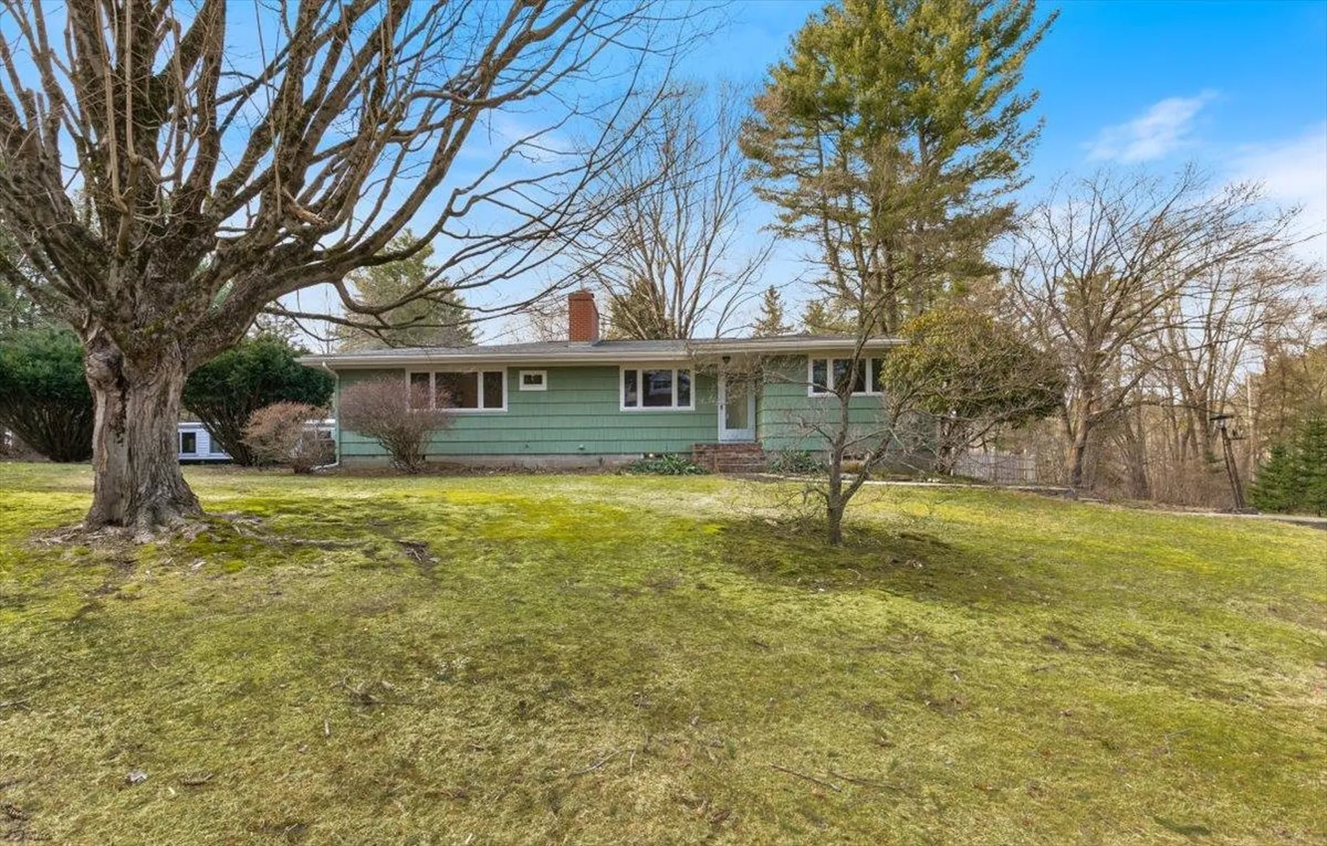 76 Hilldale Avenue South Hampton NH 03827