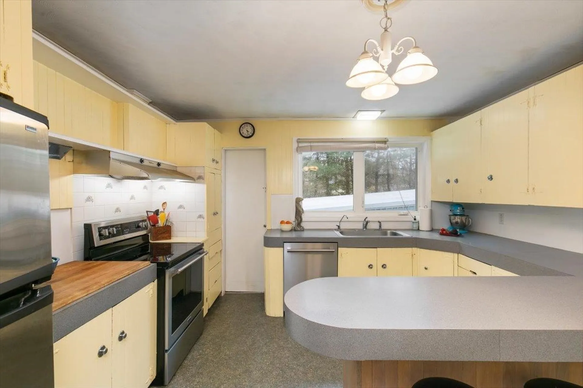 76 Hilldale Avenue South Hampton NH 03827