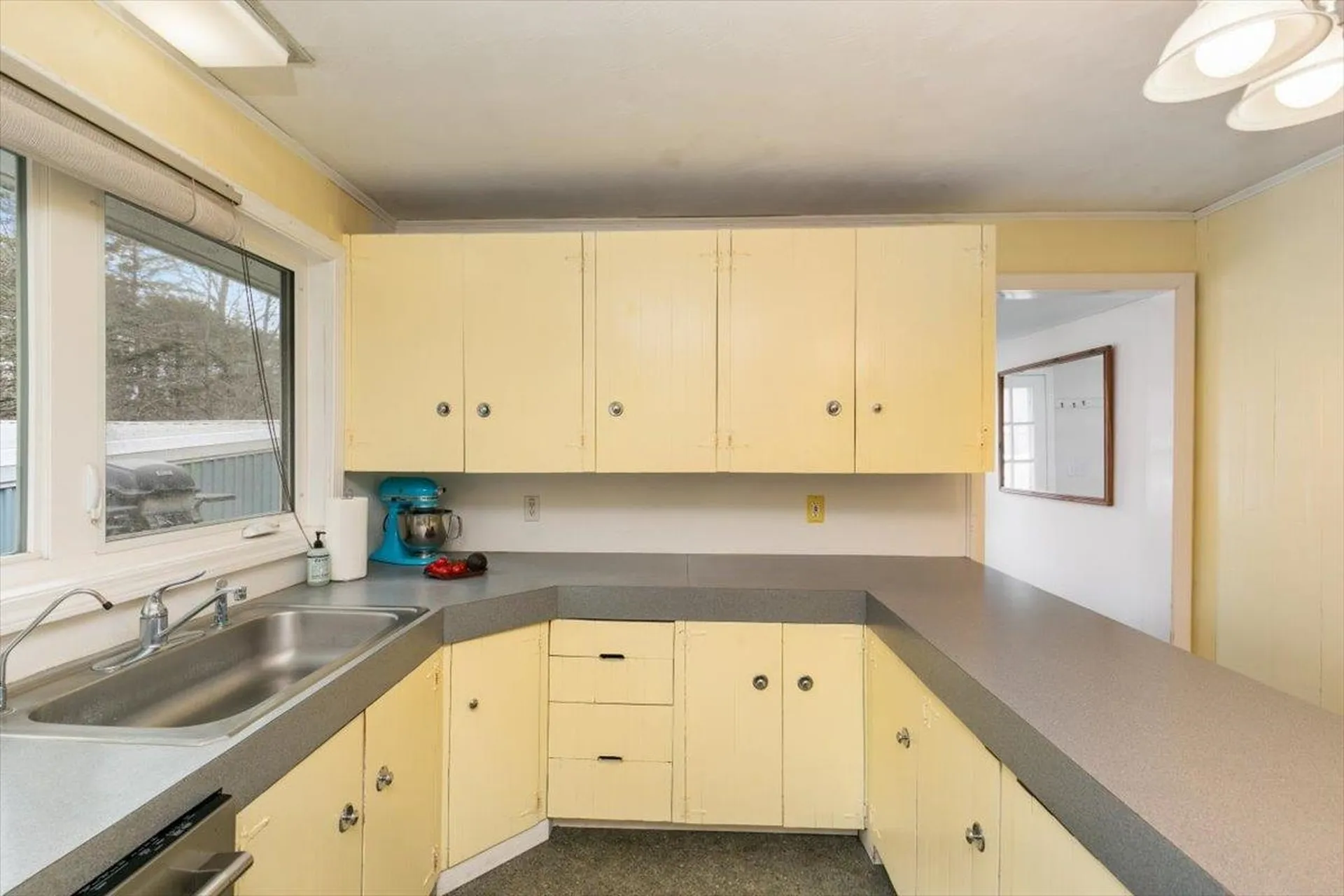 76 Hilldale Avenue South Hampton NH 03827