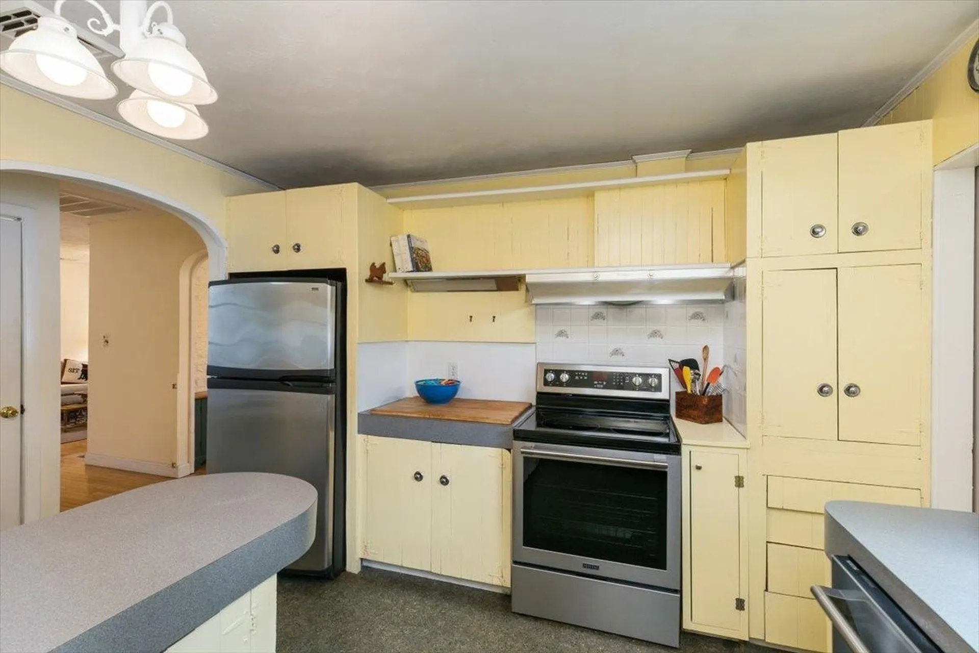 76 Hilldale Avenue South Hampton NH 03827