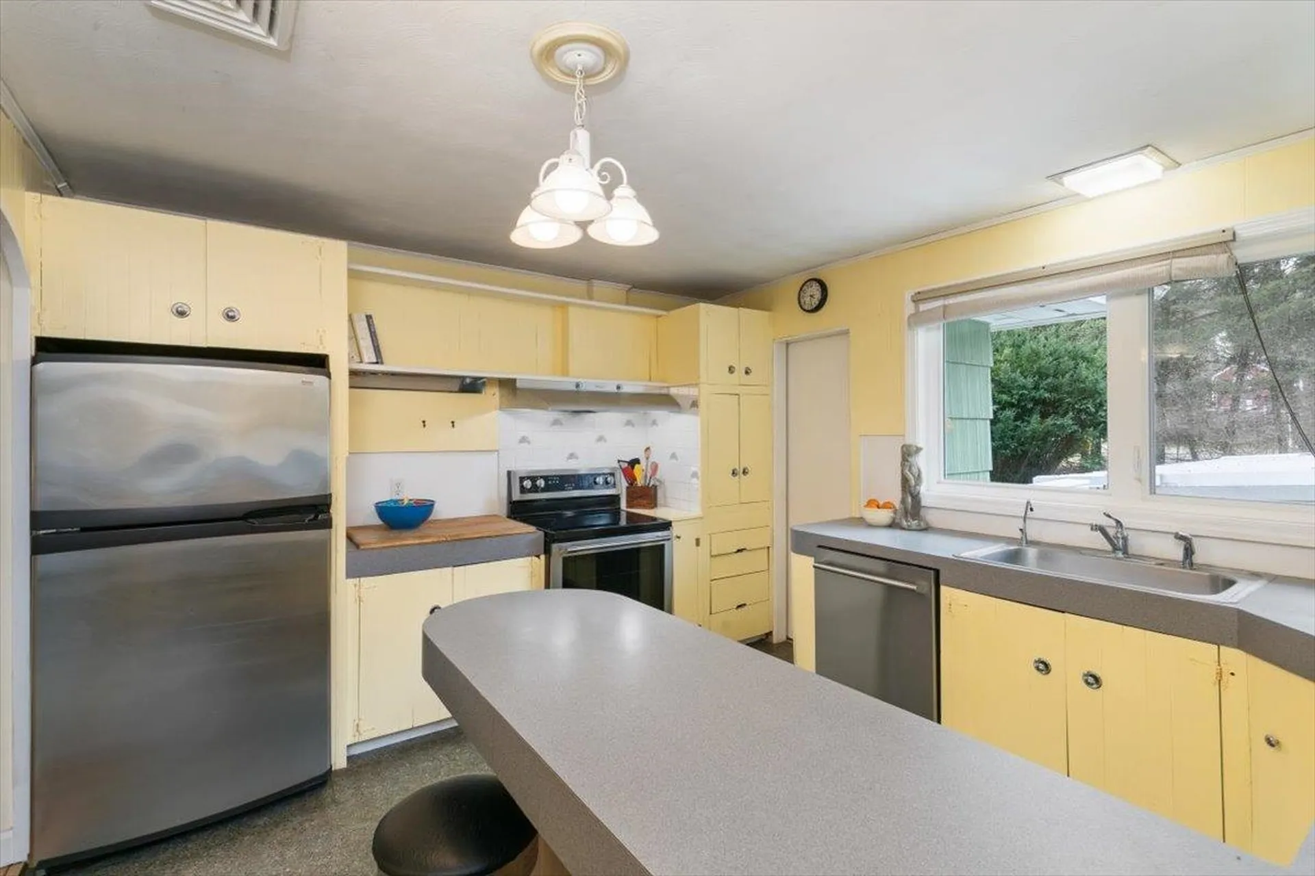 76 Hilldale Avenue South Hampton NH 03827