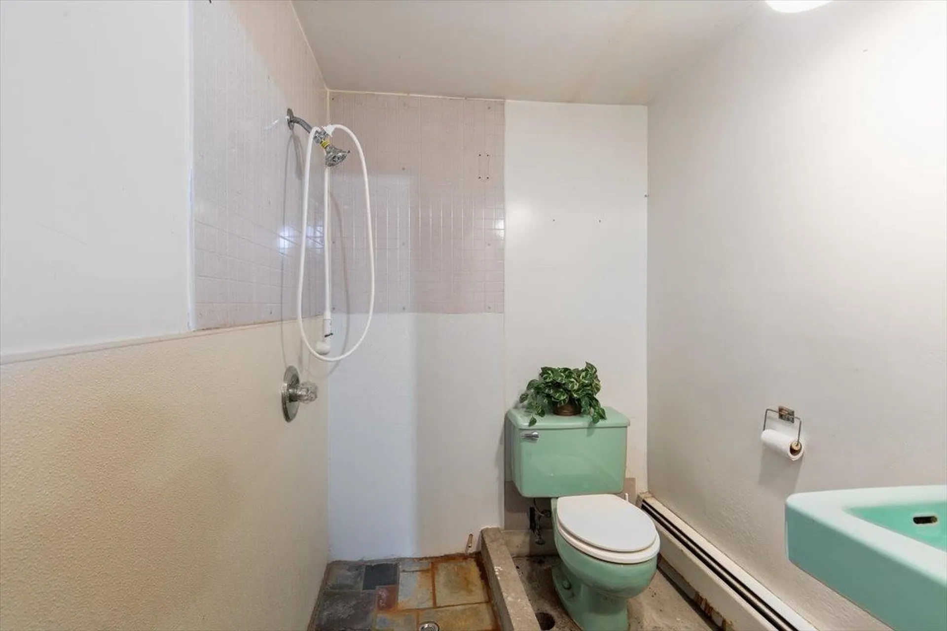 76 Hilldale Avenue South Hampton NH 03827