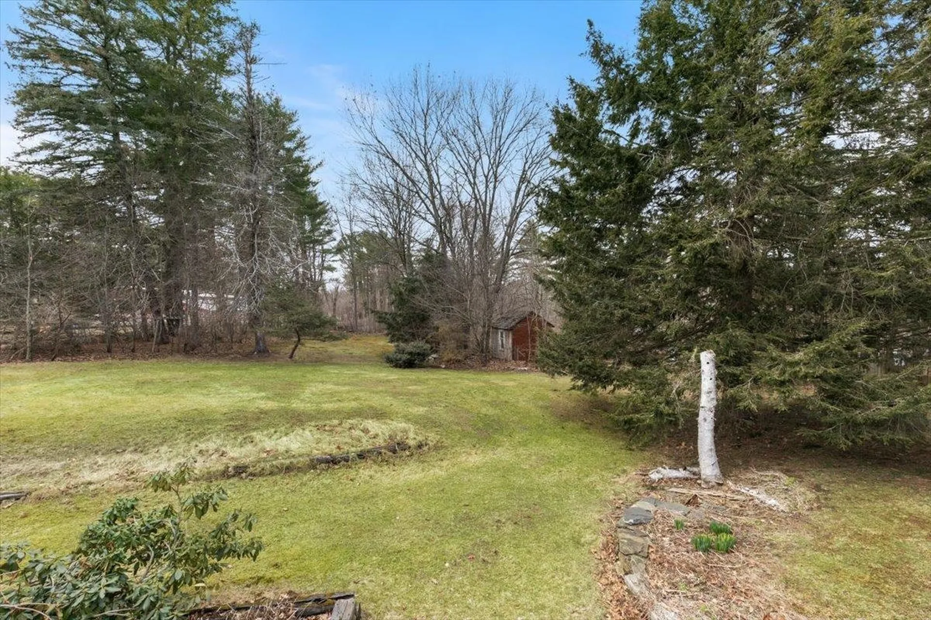 76 Hilldale Avenue South Hampton NH 03827