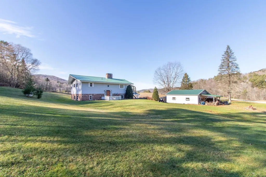 323 Barr Drive Ryegate VT 05069