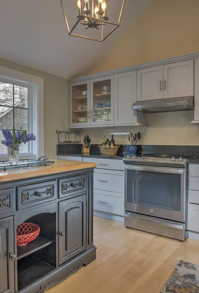 17 Foxwood Avenue Keene NH 03431