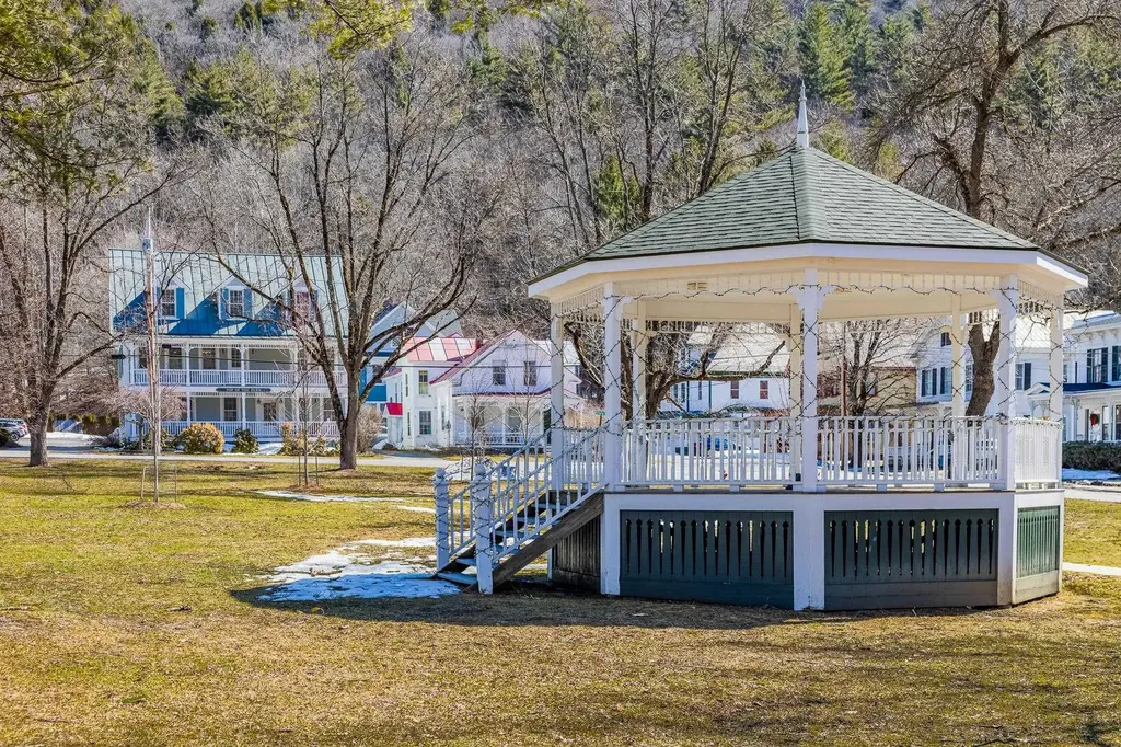 31 Huntington Place Rochester VT 05767