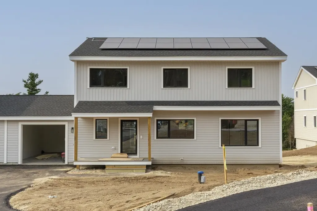 27 Windsor Lane Hudson NH 03051