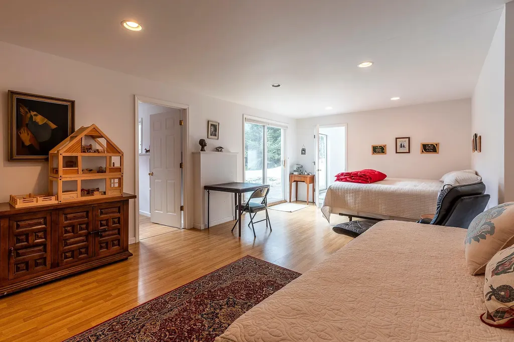 2513 Thompsonburg Road Londonderry VT 05155