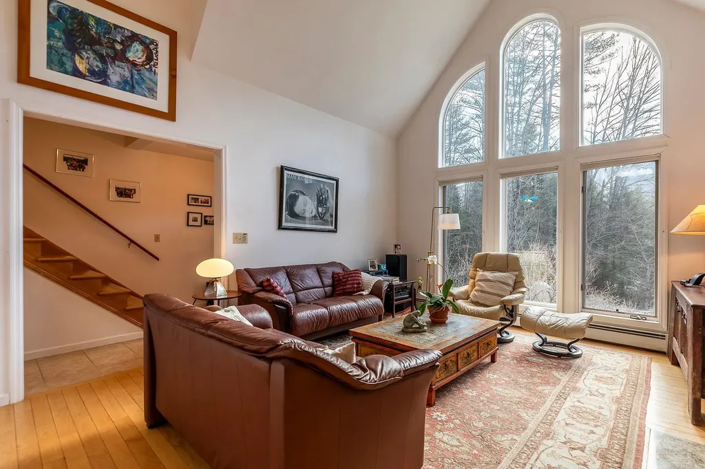 2513 Thompsonburg Road Londonderry VT 05155