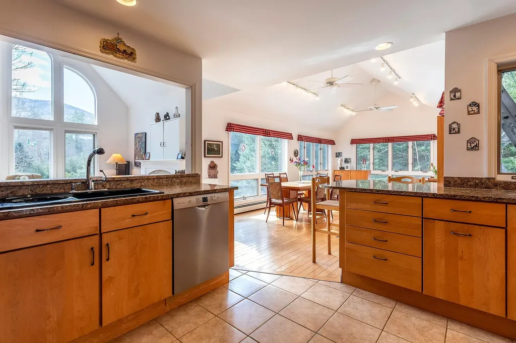 2513 Thompsonburg Road Londonderry VT 05155