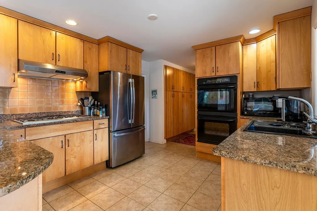 2513 Thompsonburg Road Londonderry VT 05155