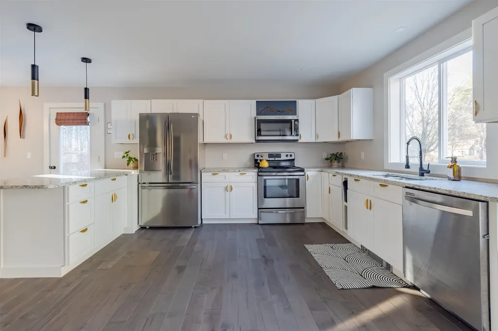 3 Steele Road Bradford NH 03221