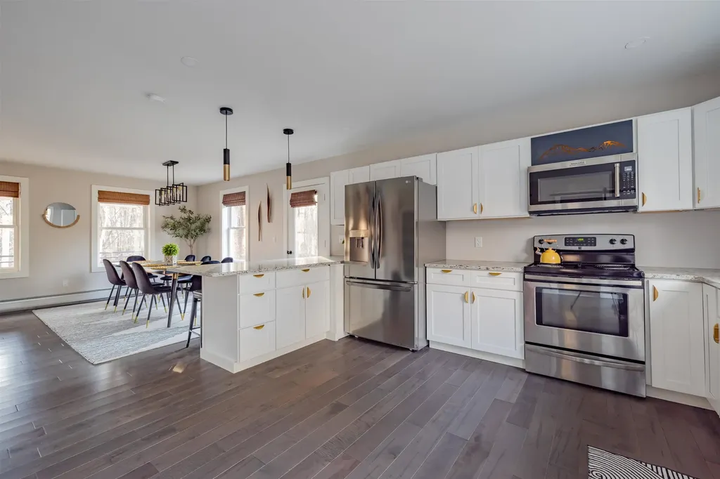 3 Steele Road Bradford NH 03221