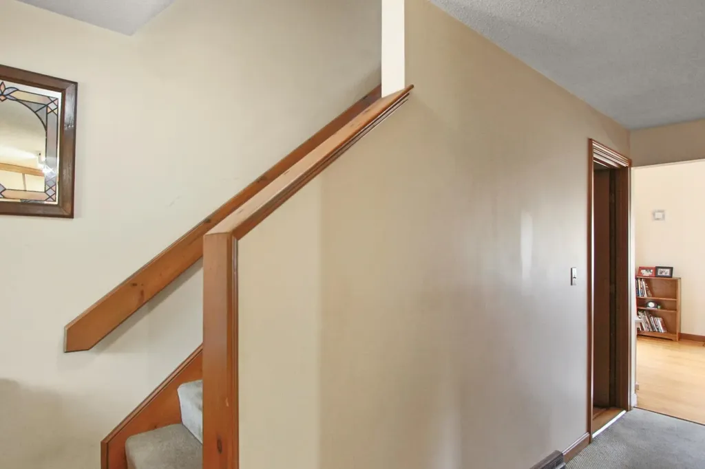 12 Yorkshire Lane Nashua NH 03063