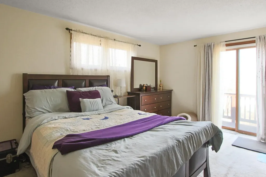 12 Yorkshire Lane Nashua NH 03063