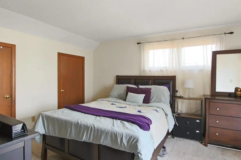 12 Yorkshire Lane Nashua NH 03063