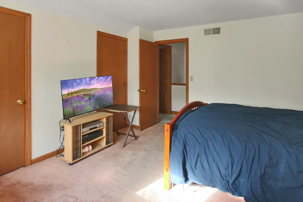 12 Yorkshire Lane Nashua NH 03063