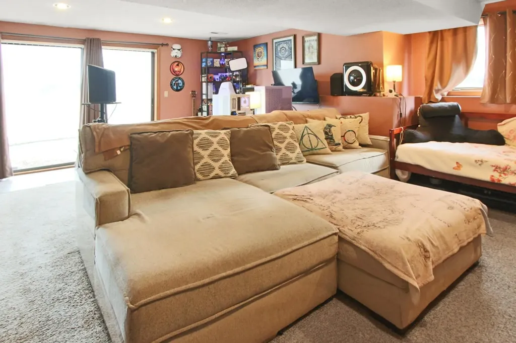 12 Yorkshire Lane Nashua NH 03063