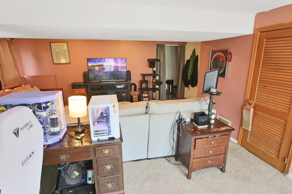 12 Yorkshire Lane Nashua NH 03063