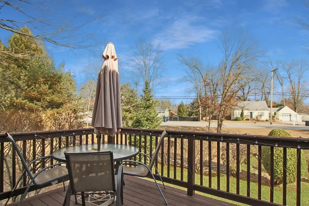 12 Yorkshire Lane Nashua NH 03063