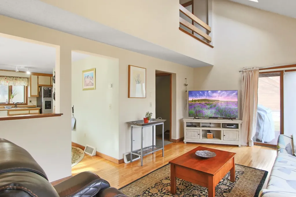 12 Yorkshire Lane Nashua NH 03063