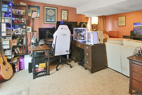 12 Yorkshire Lane Nashua NH 03063