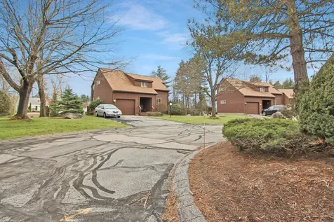 12 Yorkshire Lane Nashua NH 03063