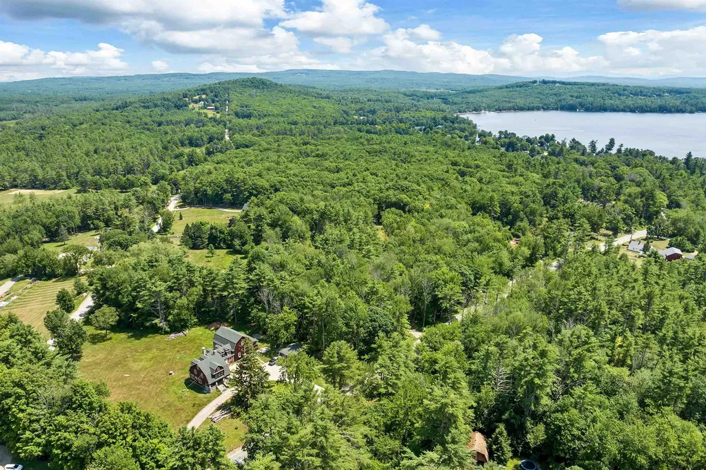 527 Governor Wentworth Highway Tuftonboro NH 03816