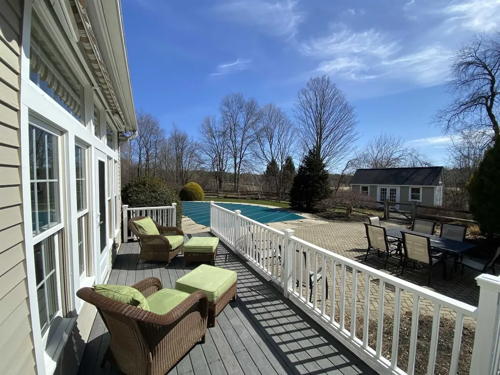 118 N Pepperell Road Hollis NH 03049