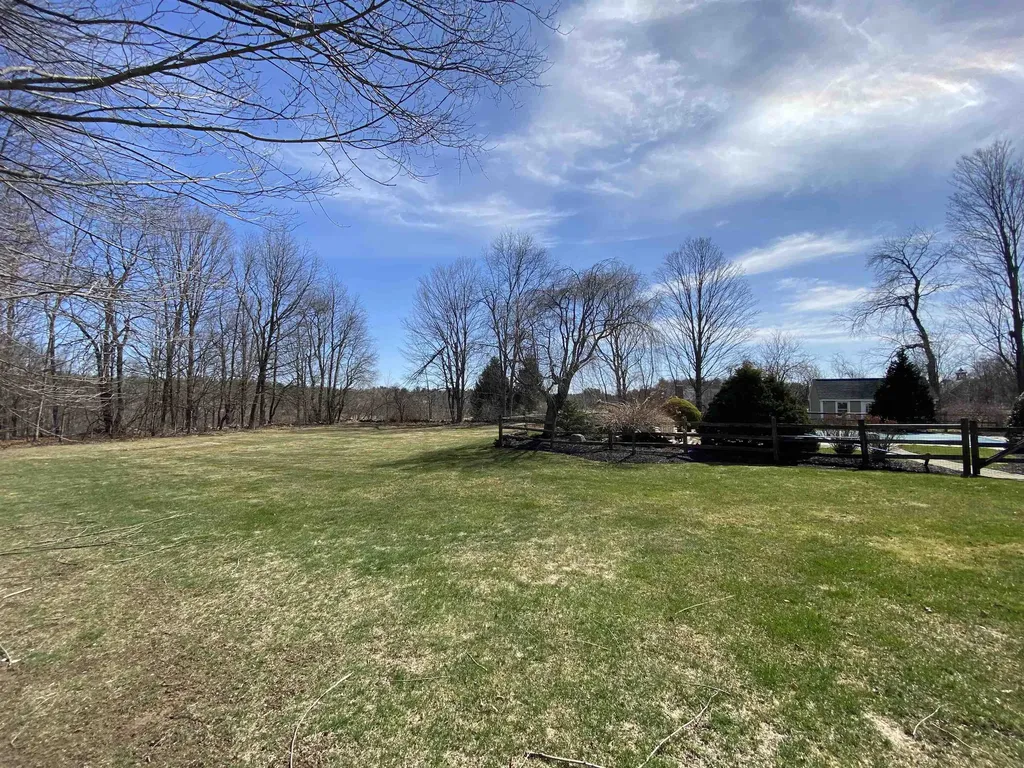 118 N Pepperell Road Hollis NH 03049