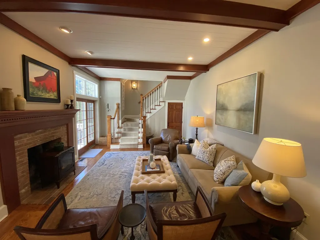 118 N Pepperell Road Hollis NH 03049