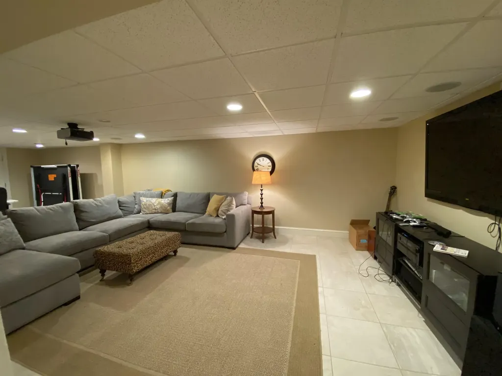 118 N Pepperell Road Hollis NH 03049