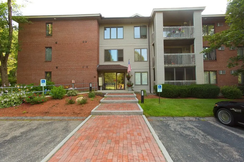 300 Candlewood Park Nashua NH 03062