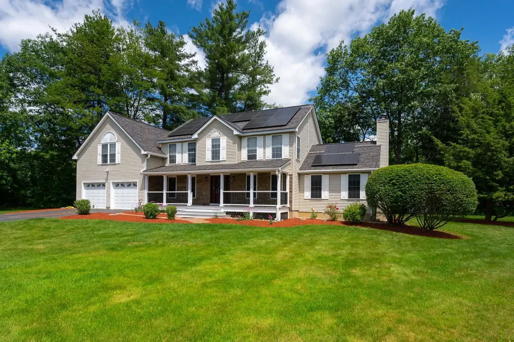 19 Farmington Drive Hudson NH 03051