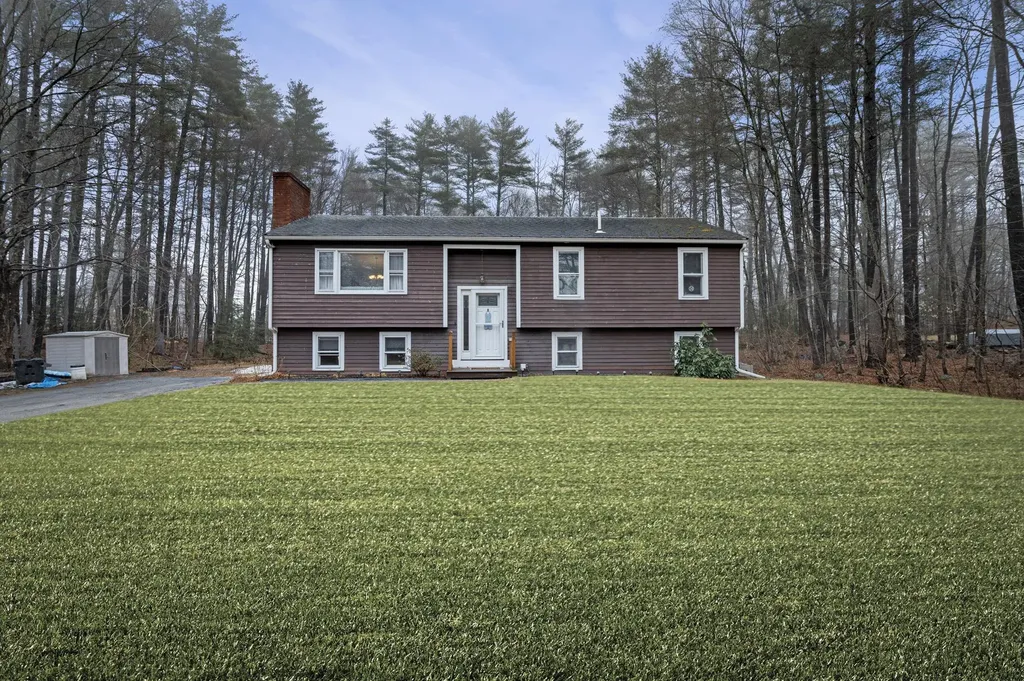 5 Walnut Hill Drive Raymond NH 03077