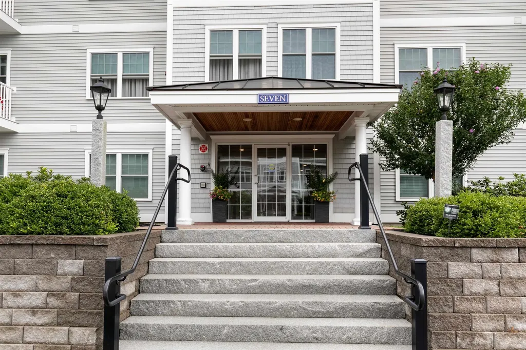 7 Sterling Hill Lane Exeter NH 03833