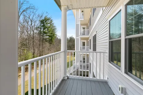 7 Sterling Hill Lane Exeter NH 03833