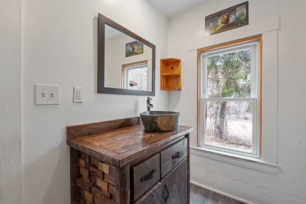 573 Route 25c Piermont NH 03779