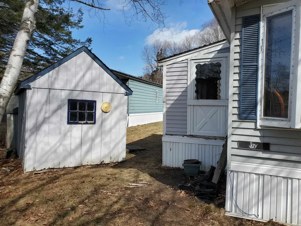 8 Hewitt Drive Enfield NH 03748