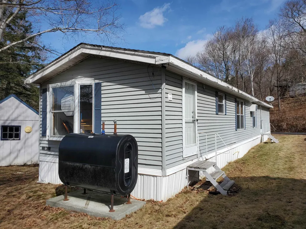 8 Hewitt Drive Enfield NH 03748