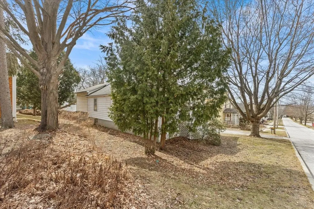 48 Upper Newton Street St. Albans City VT 05478