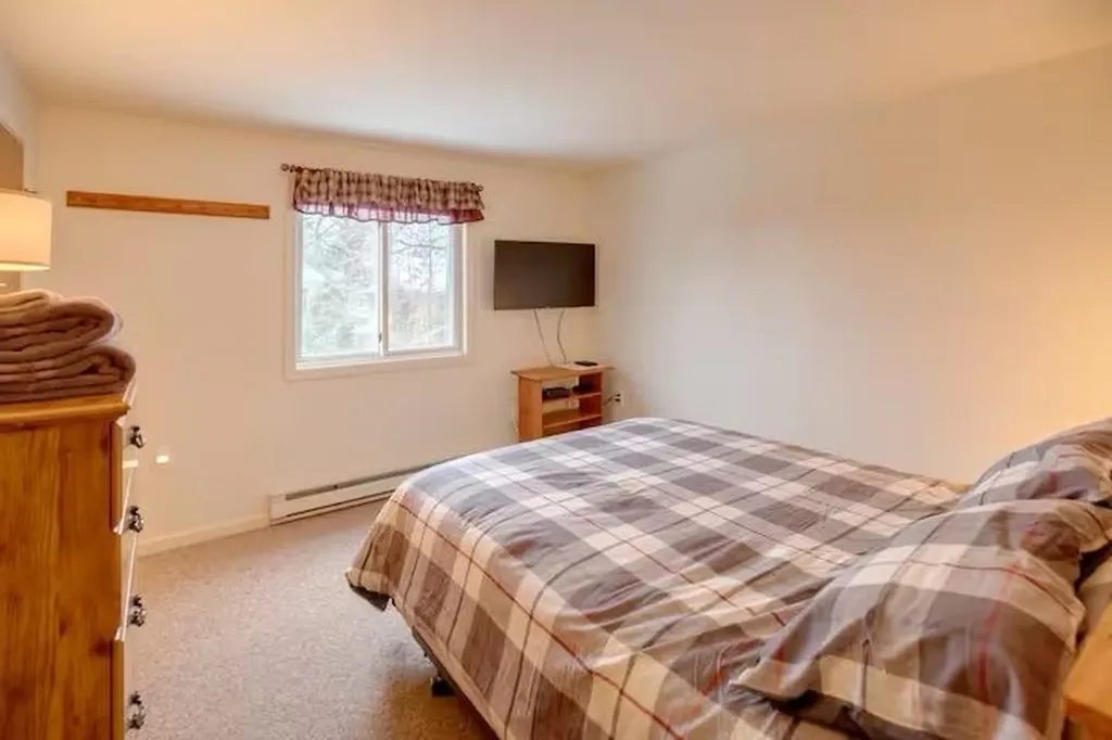 14 Adams Drive Woodstock NH 03262