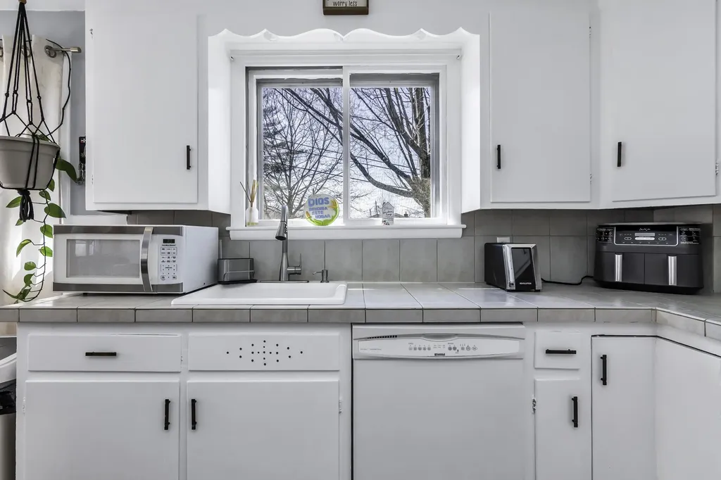 3 Paul Avenue Laconia NH 03246